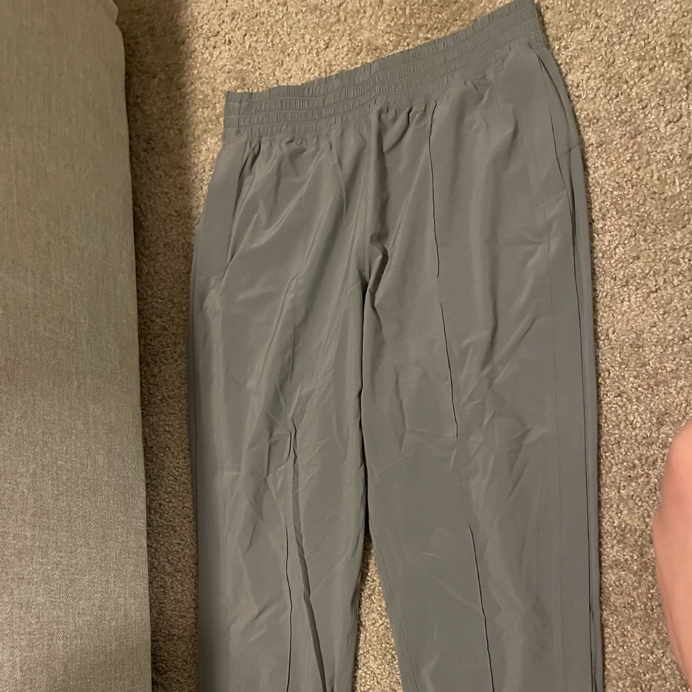 Lululemon Army Green jogger - Size 8- Worn once